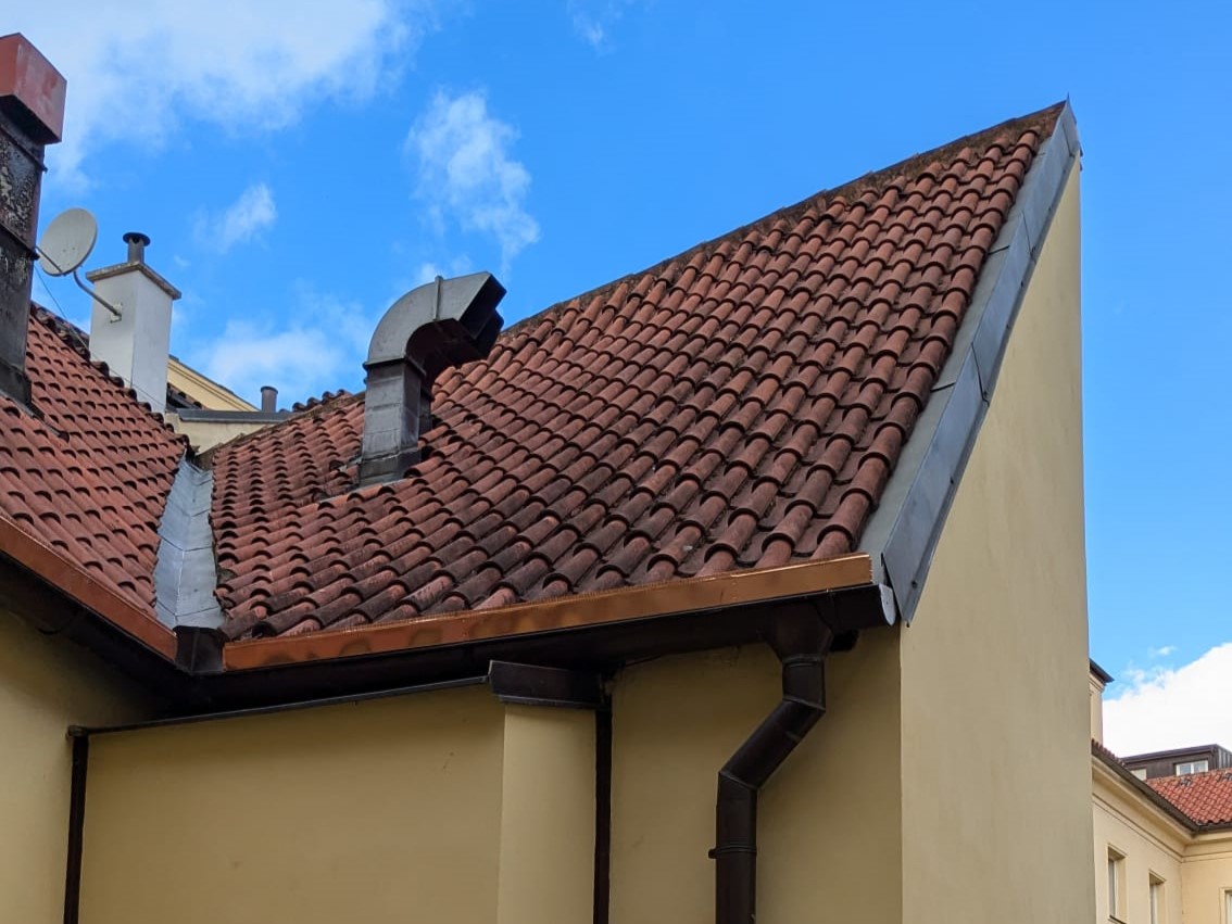Revize střech v Praze - pravidelné kontroly pro včasné odhalení problémů a prodloužení životnosti